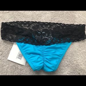 NWT BLUE RUCHED BIKINI BOTTOMS W/ LACE WAIST SZ S